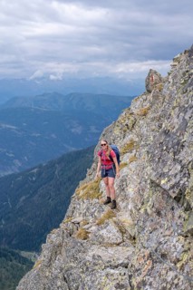 Hiker on the Carnic High Trail, ascent to the Raudenspitze, Carnic Main Ridge, Carnic Alps,