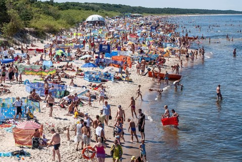 Crowded beach in Miedzyzdroje, Western Pomerania, Baltic Sea, Poland, East Europe, Europe