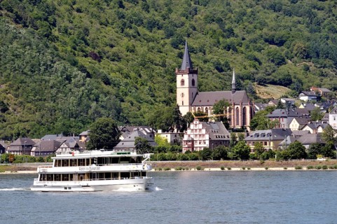 Excursion boat, Lorch behind, UNESCO World Heritage Site Upper Middle Rhine Valley, World Heritage
