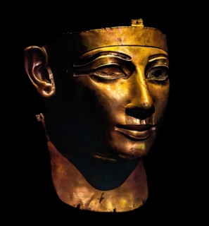 Golden death mask of Sheshonq II from the exhibition: Ramses the Great and the Gold of the