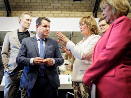 (R-L) Marina Kermer, Chairwoman of the Management Board of the Charlottenburg-Wilmersdorf Job