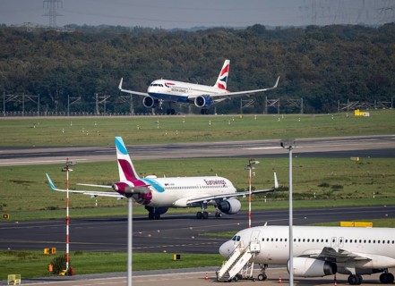 Düsseldorf Airport, British Airways aircraft, Boeing 737, on landing, Eurowings Airbus on the