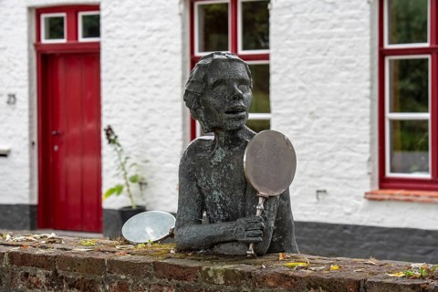 Sculpture group about Till Eulenspiegel, Tijl Uilenspiegel, German folk hero made by Jef Claerhout