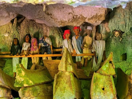 Rock tombs in Tana Toraja, Kete Kesu, Rantepao, Sulawesi, Indonesia, Asia