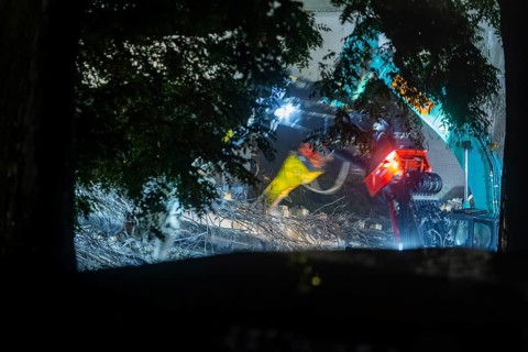 Due to an as yet unknown cause, a section of the Carola Bridge collapsed in the early hours of the