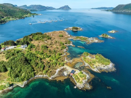 Coastal landscape on the Stadlandet peninsula, salmon farm in the back, Vestland, Norway, Europe