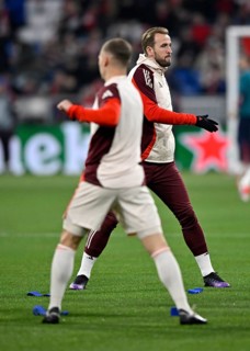 Harry Kane FC Bayern Munich FCB (09) Joshua Kimmich FC Bayern Munich FCB (06) Warm-up training