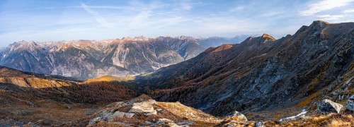 View from the ridge of the Venet to the mountain panorama of the Parzinn Group of the Lechtal Alps,