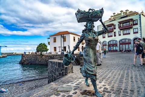 Bronze statue of a fisherwoman, Puerto de la Cruz, Tenerife, Canary Islands