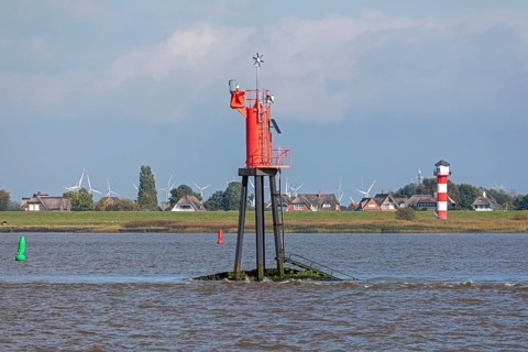 Navigation marks, lighthouse, buoys, thatched roof houses, wind power stations, Glückstadt, Elbe,