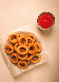 Fried onion rings, deep-fried, snack, no people, selective focus
