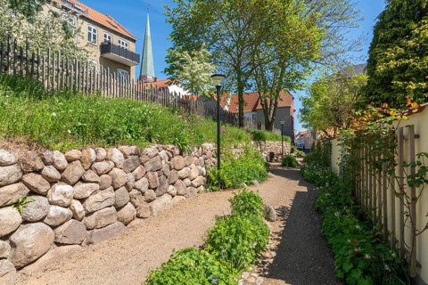 Rosenbækken, cultural-historical site, course of the moat in the Middle Ages, today the old town