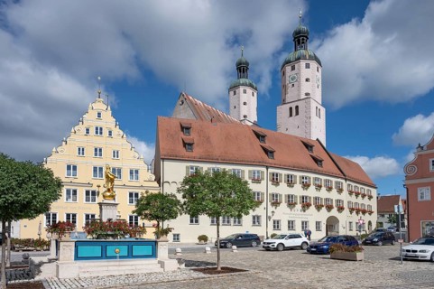 Historic houses on the market square, Mariensäule, Gasthof zur Krone, town administration, Cat.