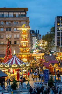 Pre-Christmas season, Christmas market in the city centre of Essen, Willy-Brandt-Platz, pedestrian