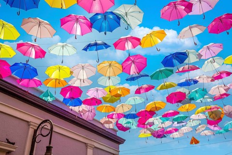 Mexico, Guadalajara, Tlaquepaque art village colorful streets during a peak tourist season, Central