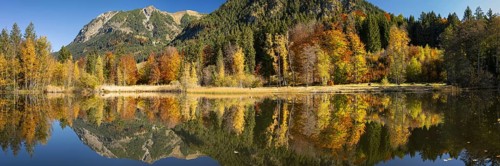 Rubihorn, 1957m, Gaisalphorn, 1953m, and Schattenberg, 1845m, water reflection in the moor pond,