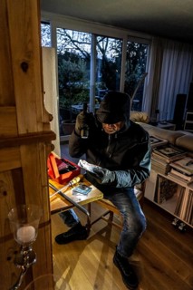 Symbolic image of a burglary, perpetrator has broken into a flat from the garden side and is