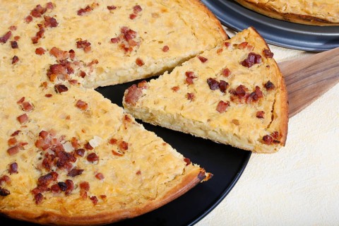 Swabian cuisine, onion tart vegetarian and classic with bacon, baked, savoury, savoury cake,