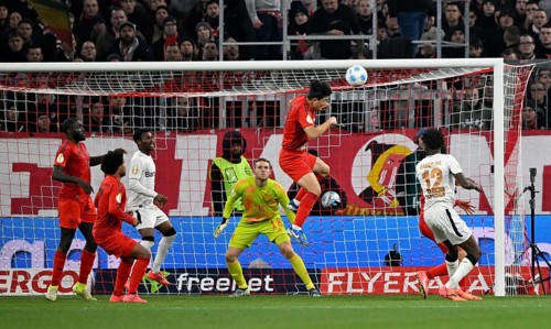 Penalty area scene, Goal area scene Matthijs de Ligt FC Bayern Muenchen FCB (04) clears, Action,