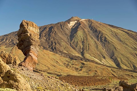 Roques de Garcia, lava rock formations, behind them the Pico de Teide, 3718m, Parque Nacional de