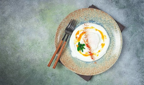 ?ilbir, traditional Turkish breakfast, Turkish eggs with yogurt and butter, homemade, no people