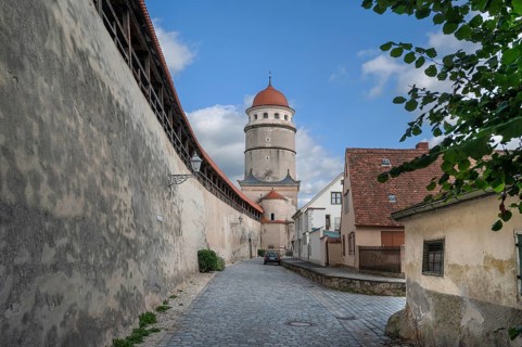 Medieval town wall, behind the Löpsinger Tor tor, rebuilt around 1590, Löpsinger Mauer, Nördlingen,