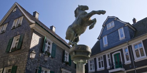 Horse fountain by Rudolf Christian Baisch in front of the town history centre, Mettmann, Bergisches