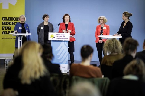 Press conference on the campaign against age discrimination against woman at work Without me you