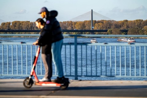 Traffic on the Kennedy Bridge, middle of the 3 Rhine bridges in Bonn, connects the centre of Bonn