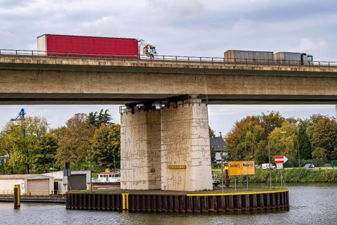 The Berlin Bridge, motorway A59, over the Duisburg port area, 1.8 km long, has a remaining useful