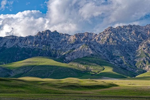 Mountain landscape around the Campo Imperatore high plateau in the Gran Sasso and Monti della Laga