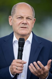 Olaf Scholz (Federal Chancellor, SPD) at the Germany Dialogue on the topic Together for Democracy