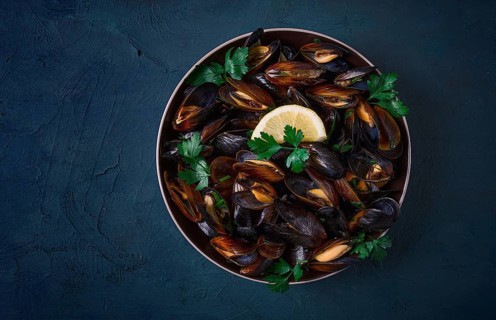 Fresh, Boiled mussels, Black Sea, with parsley and lemon, no people, top view