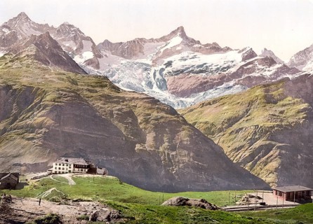 Gornergrat Bahn, Hotel und Bahnhof Riffelberg, Wallis, Alpen, Schweiz / Gornergrat Railway,