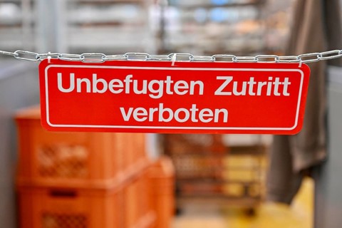 No unauthorised access sign