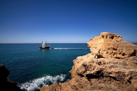 Excursion boat, sailing ship, tour with tourists, boat tour, coloured rocks and grottos, shell