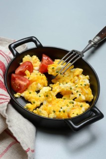 Scrambled eggs with tomatoes in a pan