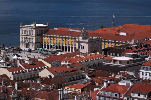 View from Castelo de São Jorge to historic city centre, Praça do Comércio, triumphal arch Arco da