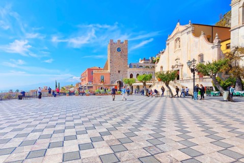 Piazza IX Aprile, Taormina, Sicily, Italy, Europe