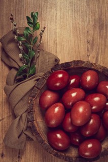 Painted eggs in a wooden bowl, red, painted madder dye, powder from the roots of endro, with onion