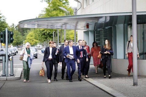 Es erscheinen zum Pressestatement zum Beschluss der Nationalen Wasserstoffstrategie: Robert Habeck,