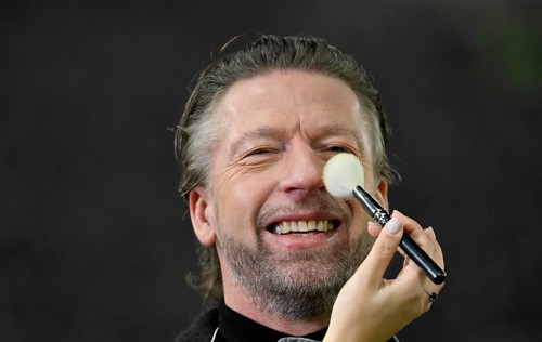 TV expert Steffen Freund is made up in front of the interview, powdered, laughs, portrait, DFB Cup,