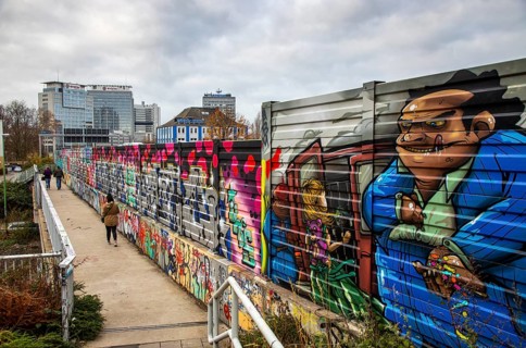Noise barrier on the A40 motorway, Essen, Graffiti pictures, Essen, North Rhine-Westphalia,
