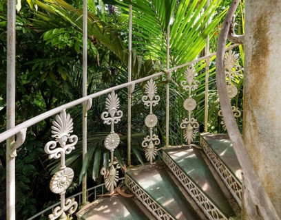 Cast-iron spiral staircase, Palm House, oldest Victorian greenhouse in the world, Royal Botanic