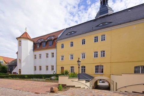 Roßwein is a small town in Saxony. The name comes from the Old Sorbian Rusavin. This goes back to
