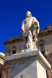 City of Trapani, Statue of Giuseppe Garibaldi in Piazza Garibaldi, Sicily, Italy, Europe