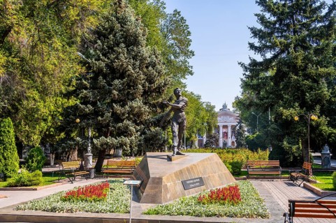 Cholponbek Bazarbayev Monument, City Park, Bishkek, Kyrgyzstan, Asia