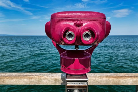 Red telescope on pier, coin telescope points to water, sunny weather, Binz seaside resort, Rügen,