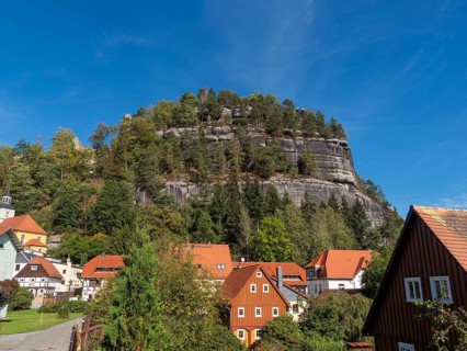 Village with half-timbered houses and half-timbered houses in front of rocks, Oybin, Zittau
