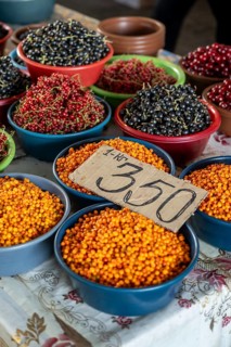 Berries for sale, market stall at the Osh Bazaar, Bishkek, Kyrgyzstan, Asia